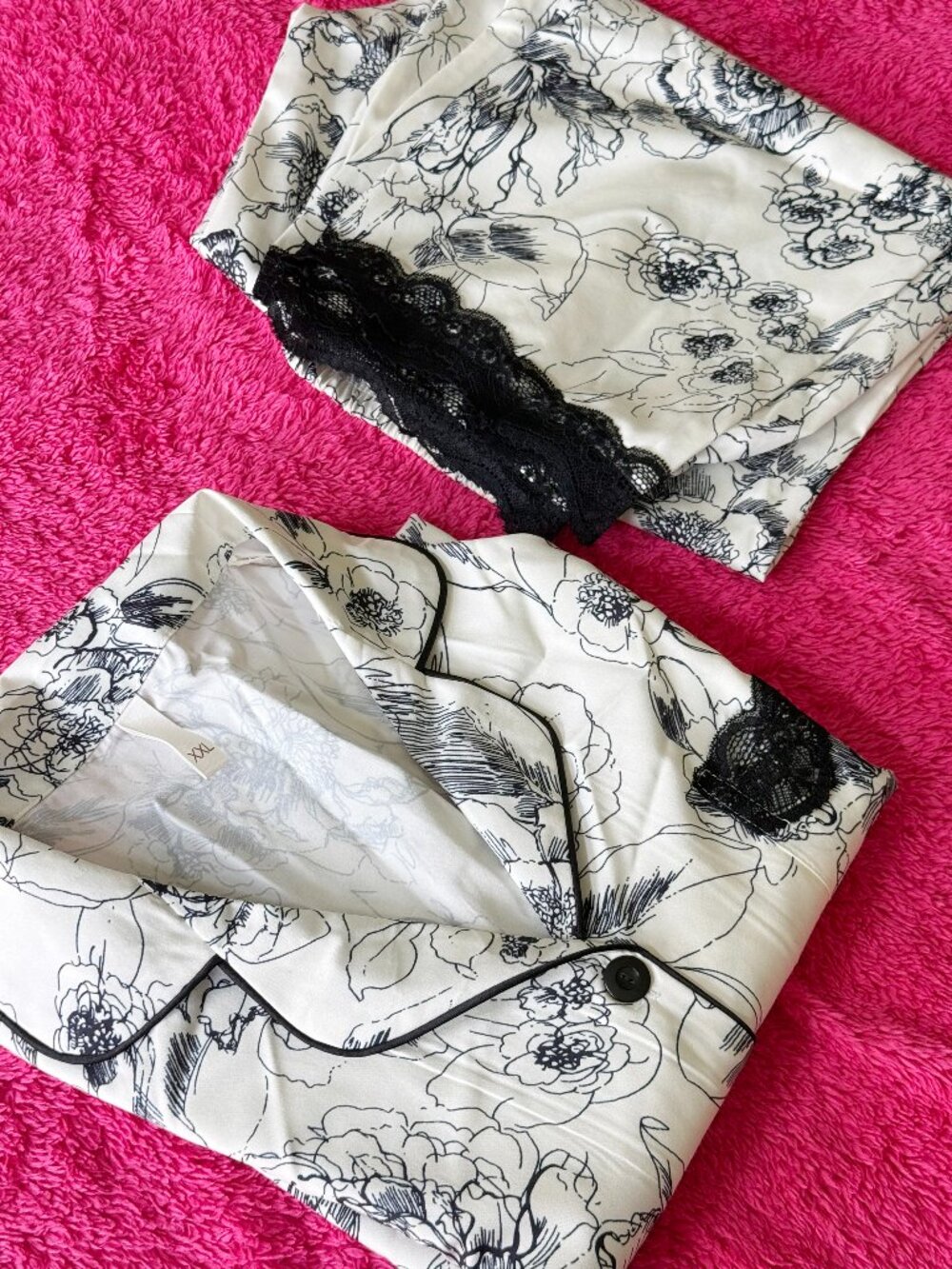 Floral lace-trimmed pajamas set